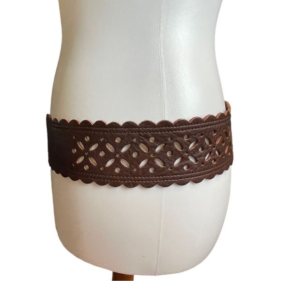 Beautiful Leather Belt with Laser Cut Pattern - Picture 5 of 9